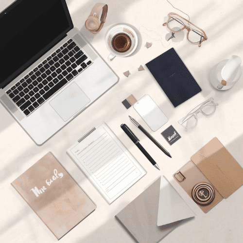 Home office kit con computadora celular y libreta